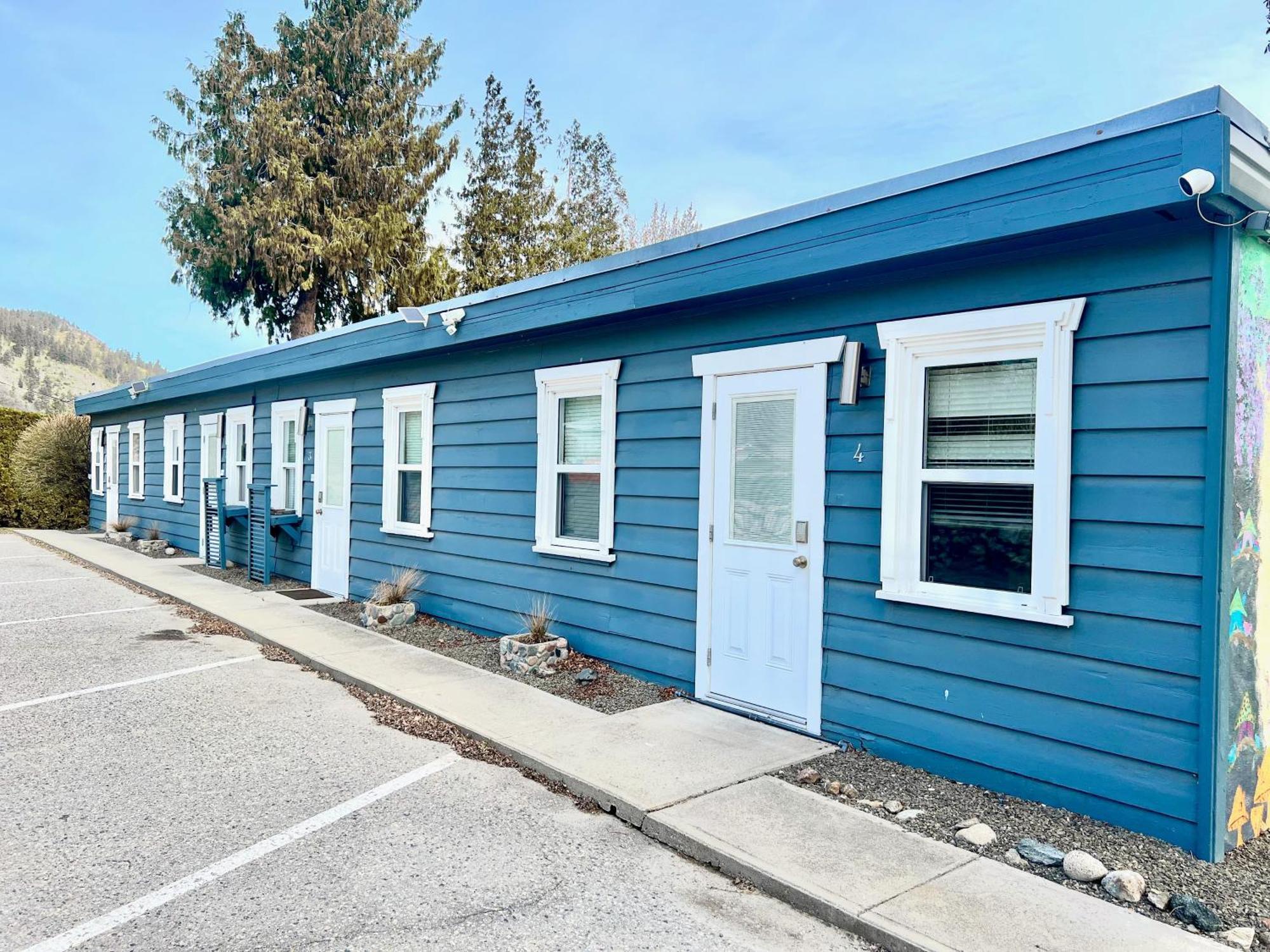 Peachland Beach Resort Exterior photo