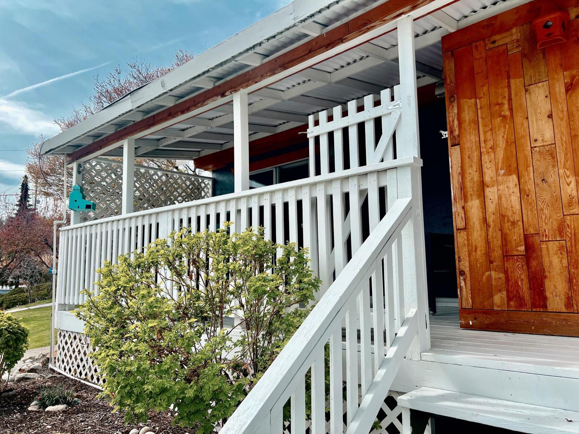 Peachland Beach Resort Exterior photo