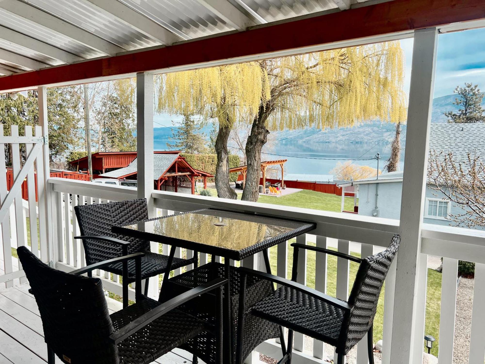 Peachland Beach Resort Exterior photo