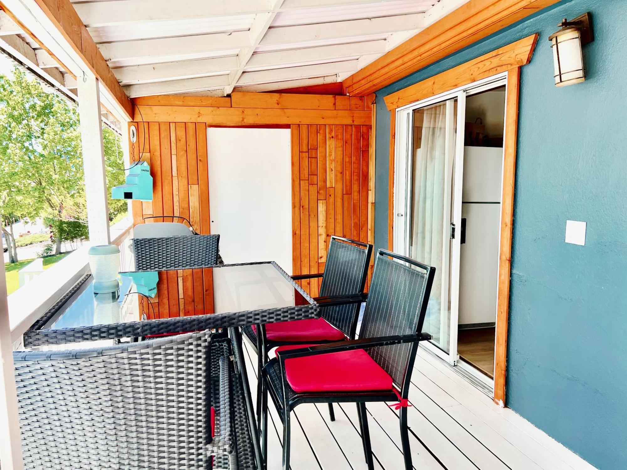 Peachland Beach Resort Exterior photo