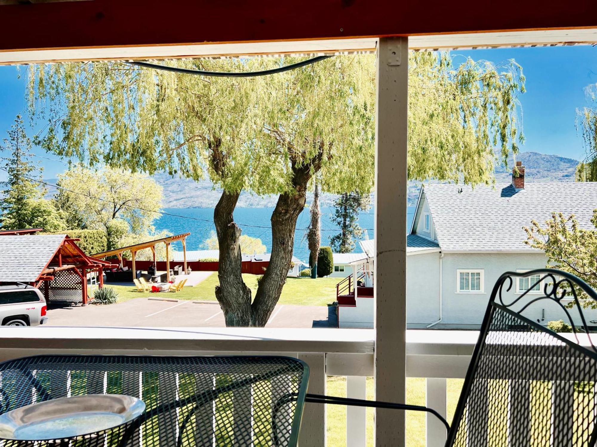 Peachland Beach Resort Exterior photo