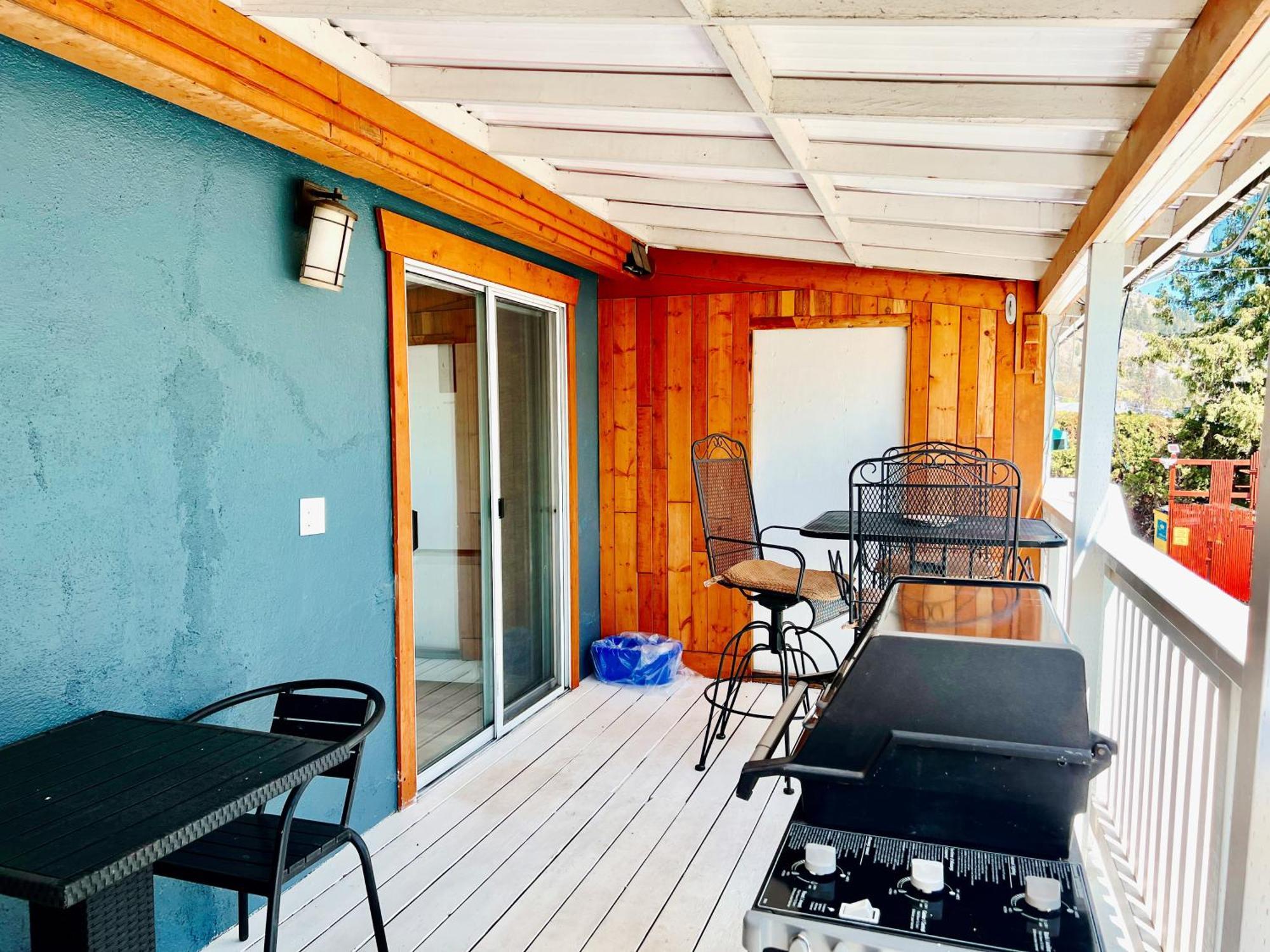 Peachland Beach Resort Exterior photo