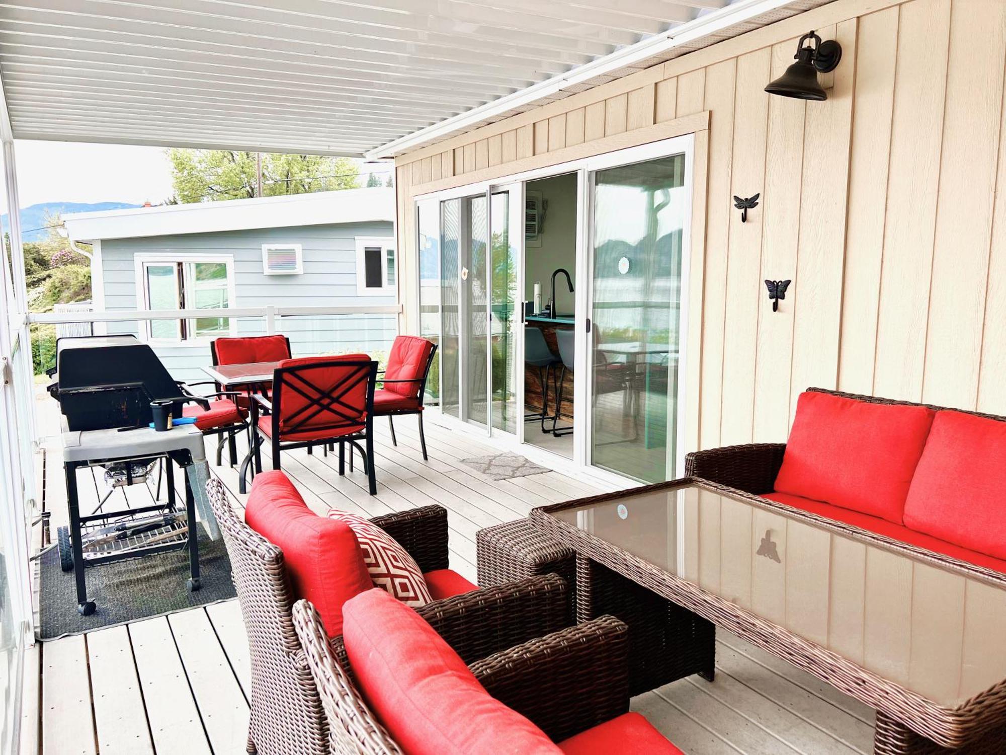 Peachland Beach Resort Exterior photo